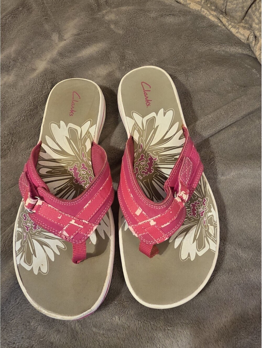 Clarks Collection Pink And White Thong Flip Flops Women's 11 M Comfort Beach